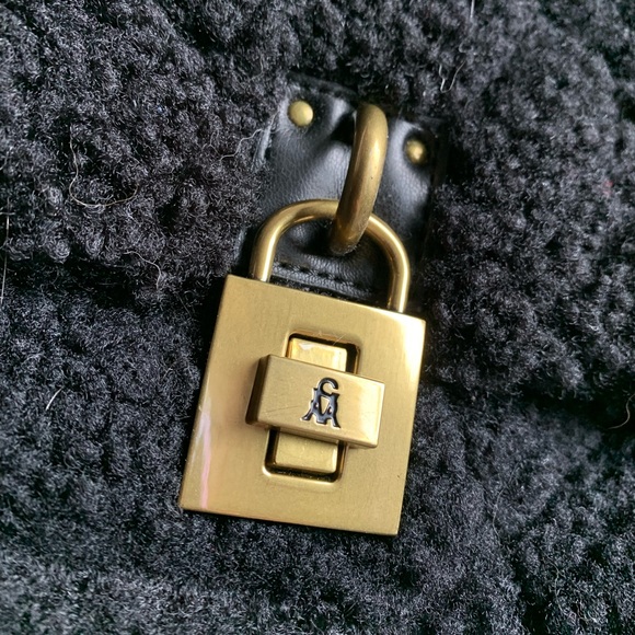 SOLD ‼️ Steve Madden Black Sherpa Bag 👜🖤👑 - Picture 4 of 7